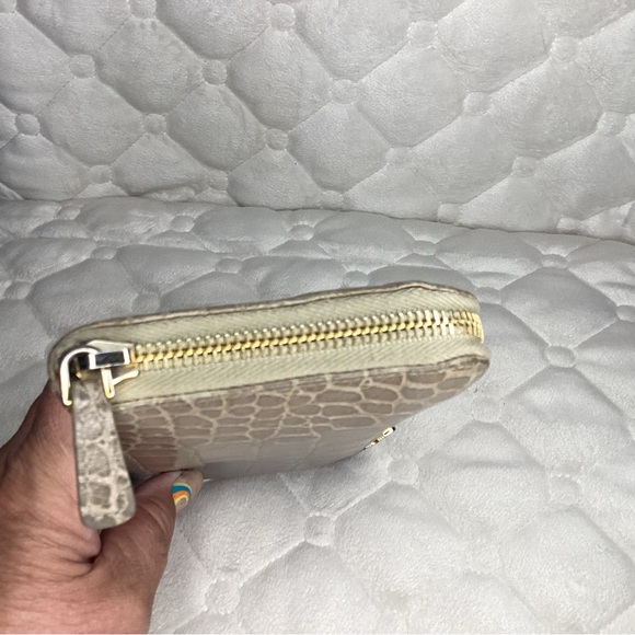Miu Miu zip around long wallet in croc embossed tan leather - Picture 6 of 9